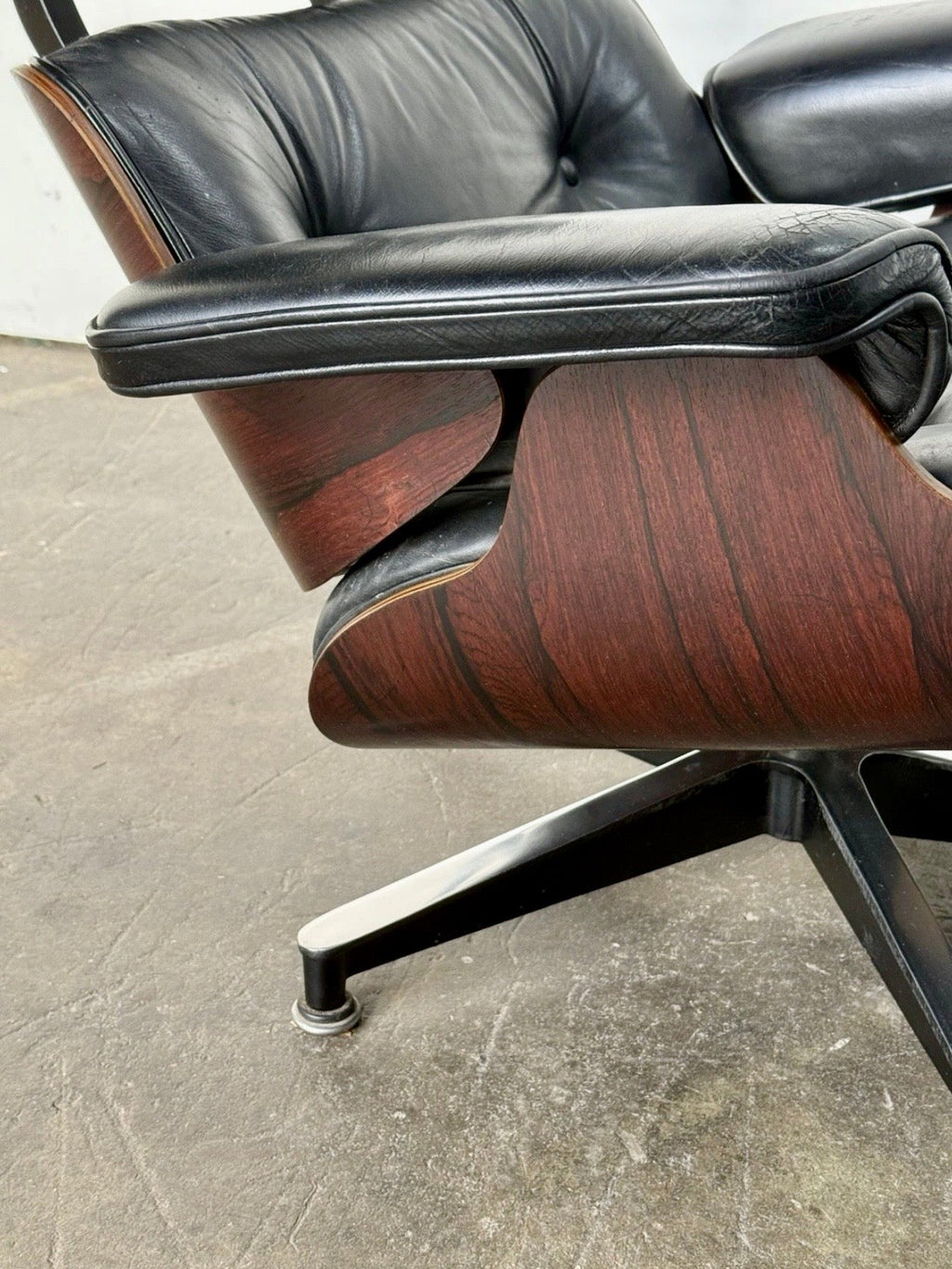 Herman Miller Eames Lounge Chair & Ottoman (2nd Gen) - Black/Rio