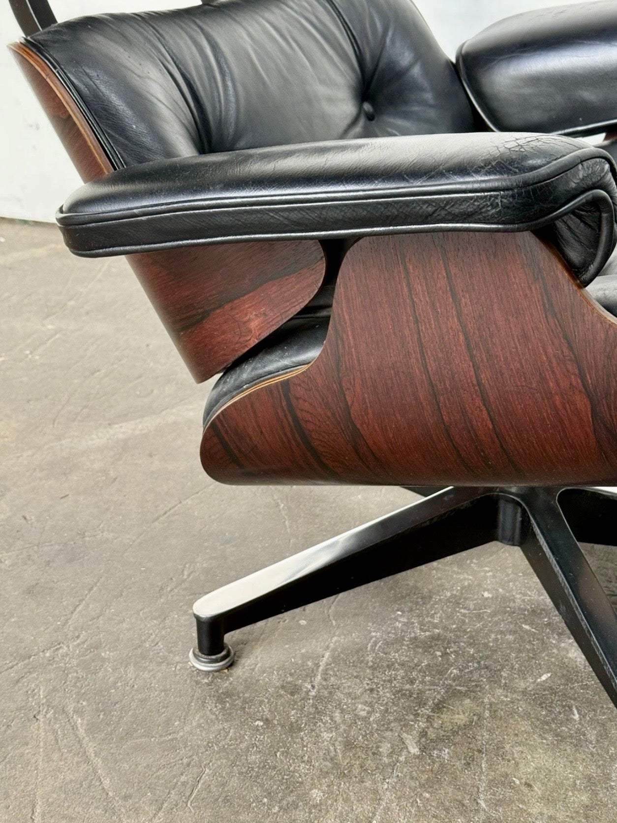 Herman Miller Eames Lounge Chair & Ottoman (2nd Gen) - Black/Rio