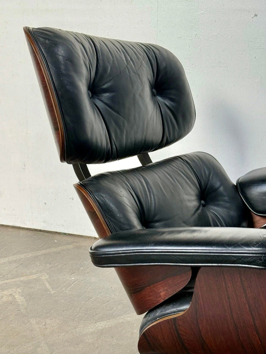 Herman Miller Eames Lounge Chair & Ottoman (2nd Gen) - Black/Rio