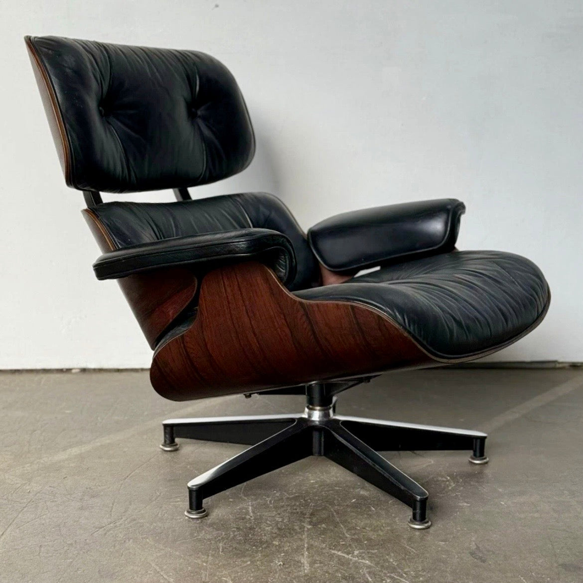 Herman Miller Eames Lounge Chair & Ottoman (2nd Gen) - Black/Rio