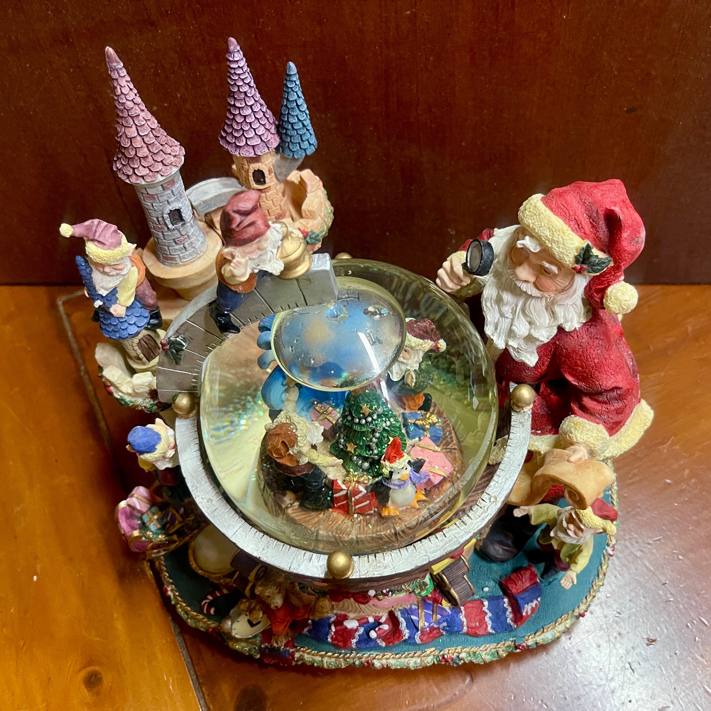 Collector’s Edition Musical Waterglobe; Grandeur Noel, 2001