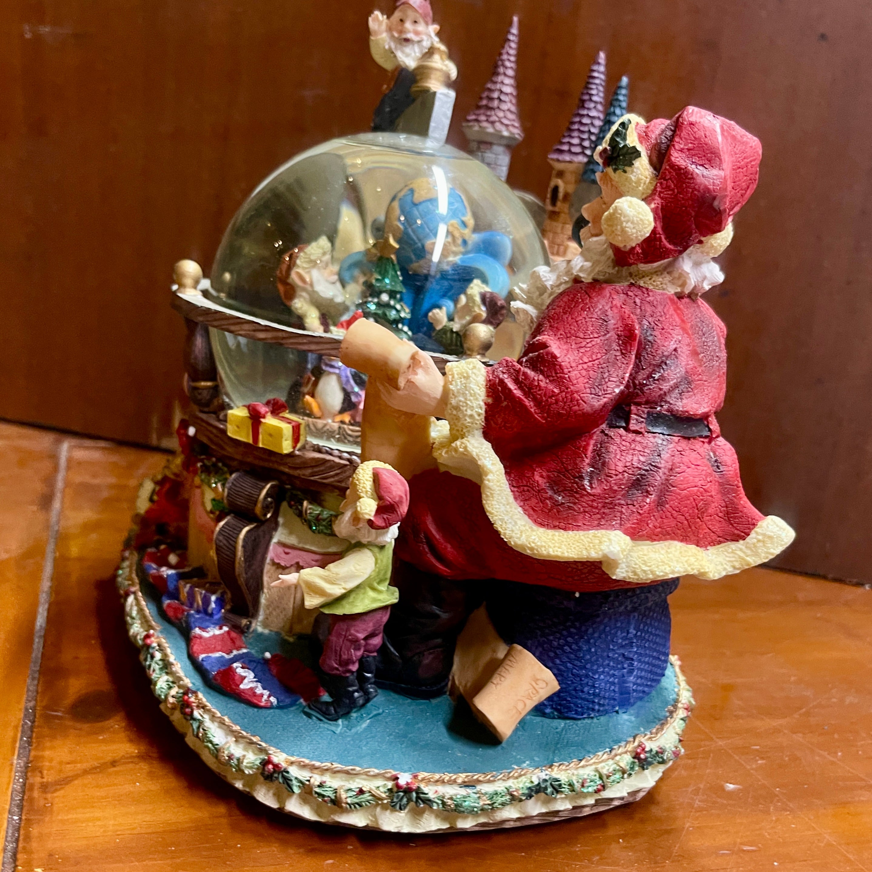 Collector’s Edition Musical Waterglobe; Grandeur Noel, 2001