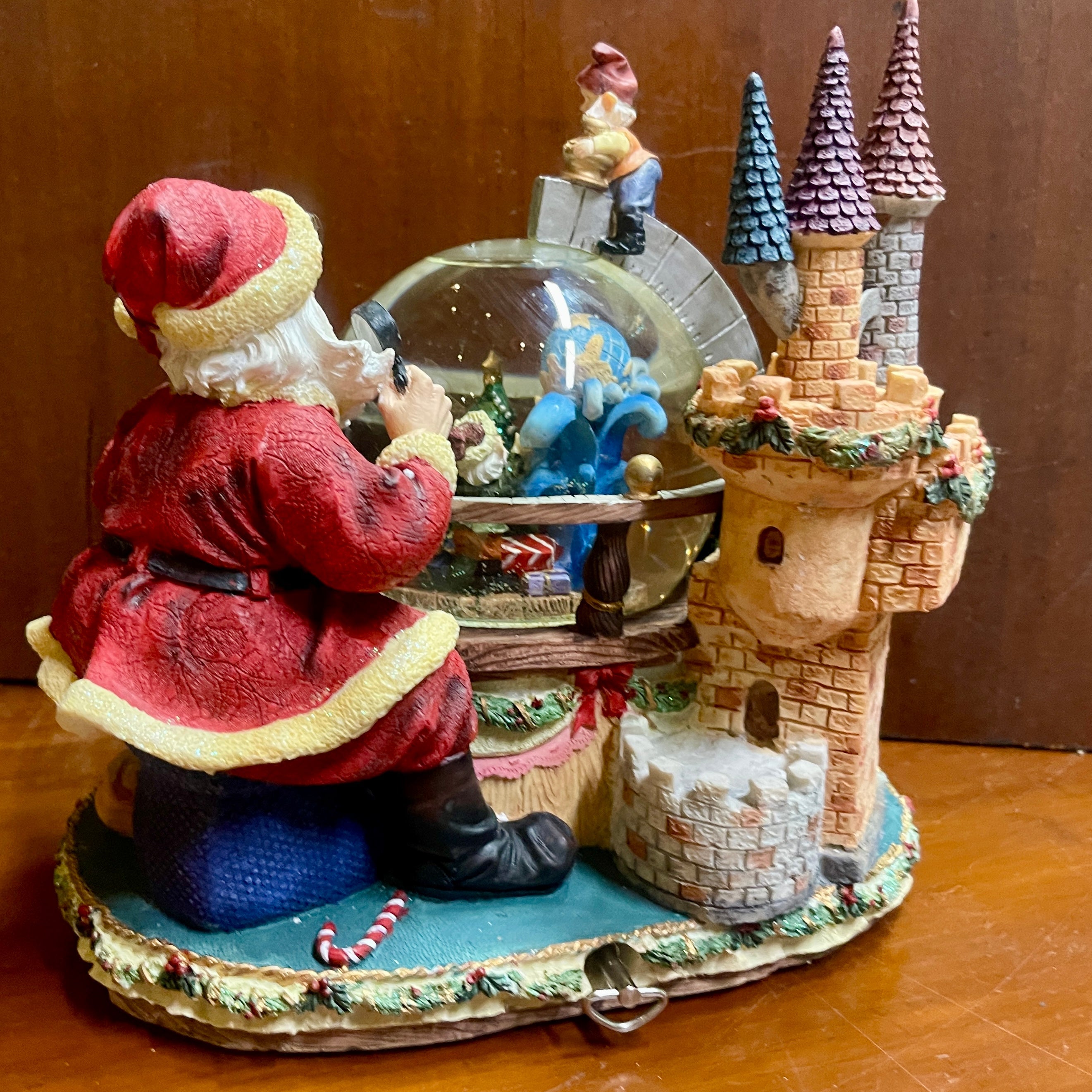 Collector’s Edition Musical Waterglobe; Grandeur Noel, 2001