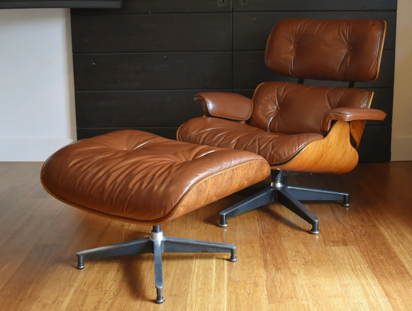 Herman Miller Eames Lounge Chair & Ottoman - Caramel/Rosewood