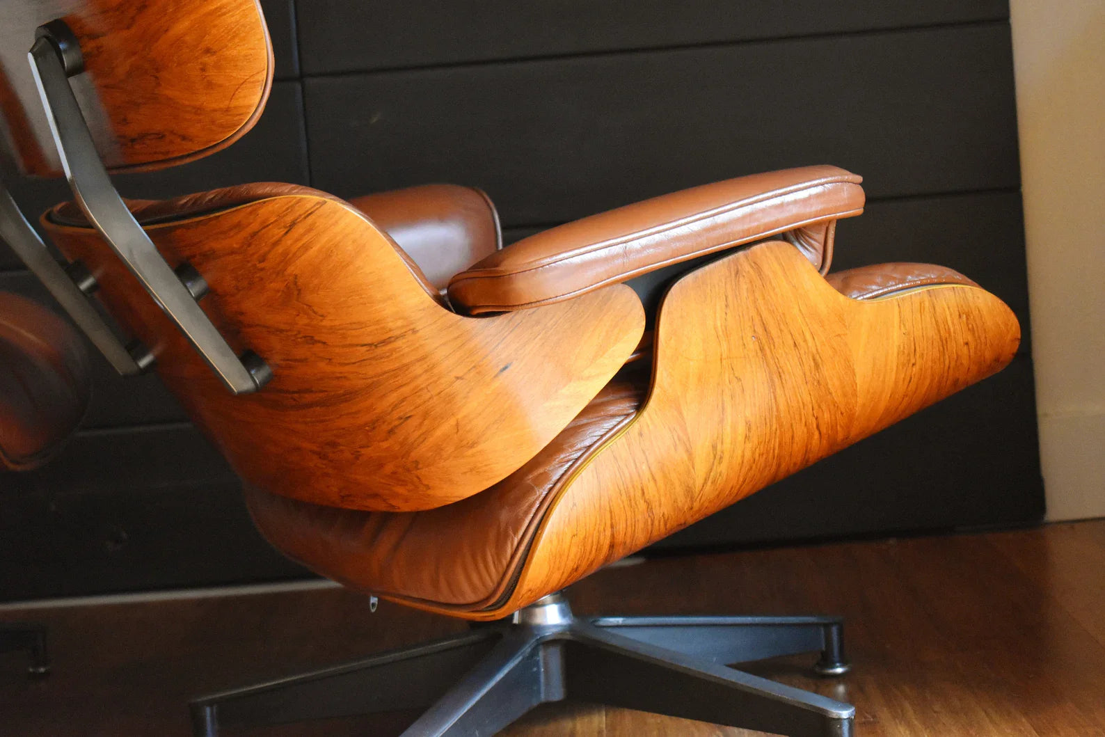 Herman Miller Eames Lounge Chair & Ottoman - Caramel/Rosewood
