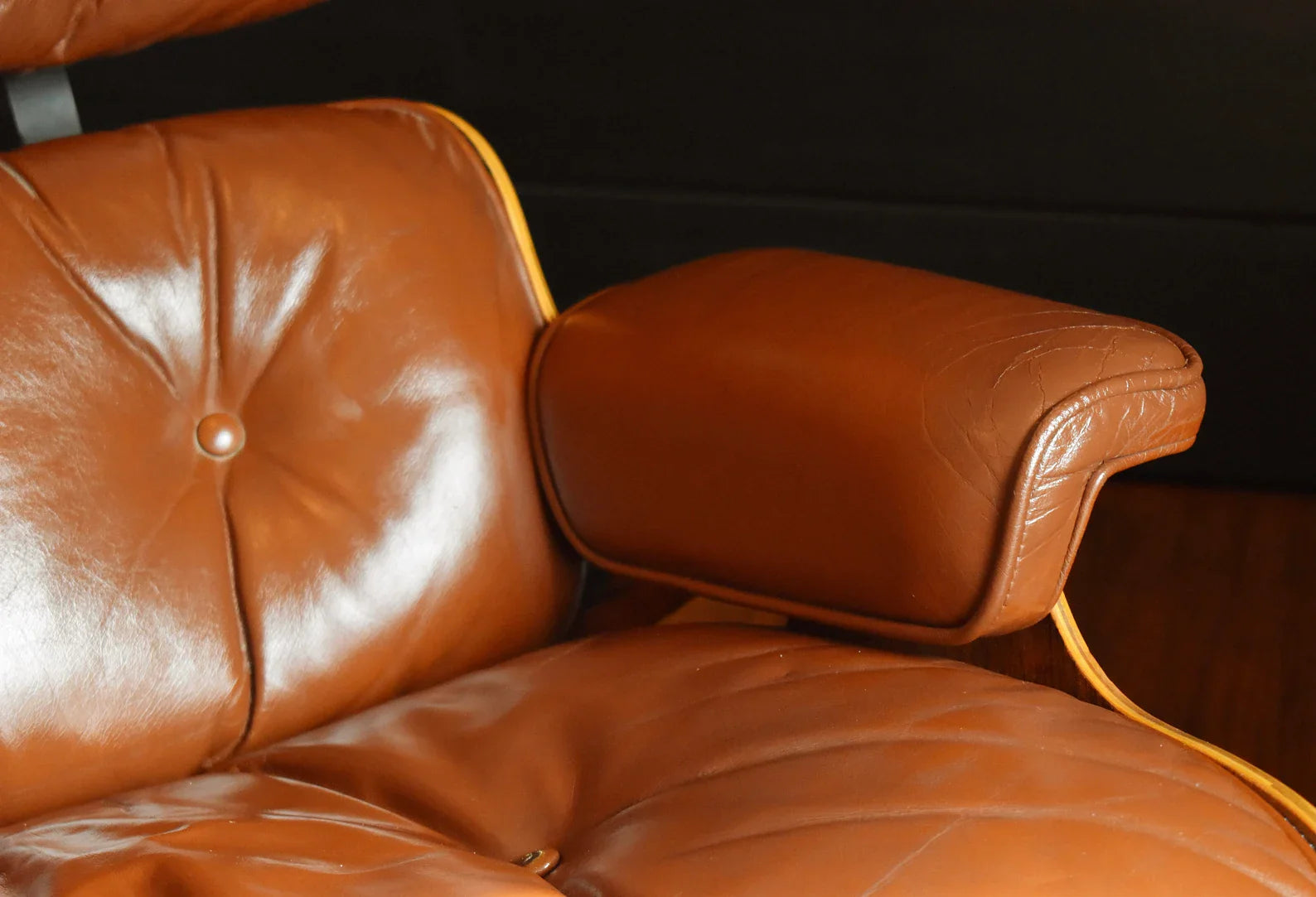Herman Miller Eames Lounge Chair & Ottoman - Caramel/Rosewood